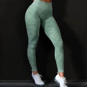 Gymshark Adapt Camo Seamless Leggings Green Size Small